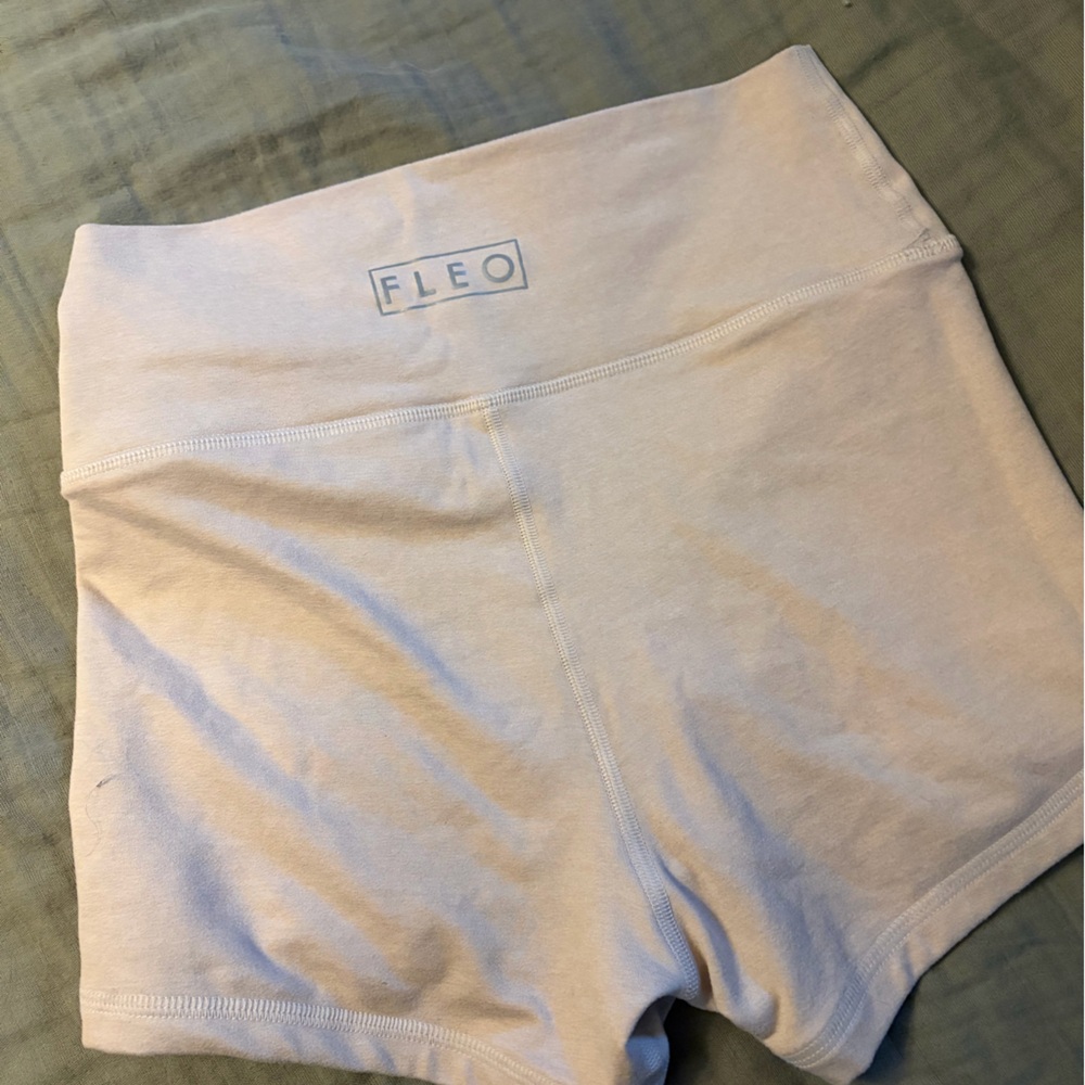 Fleo Short - Picture 2 of 3
